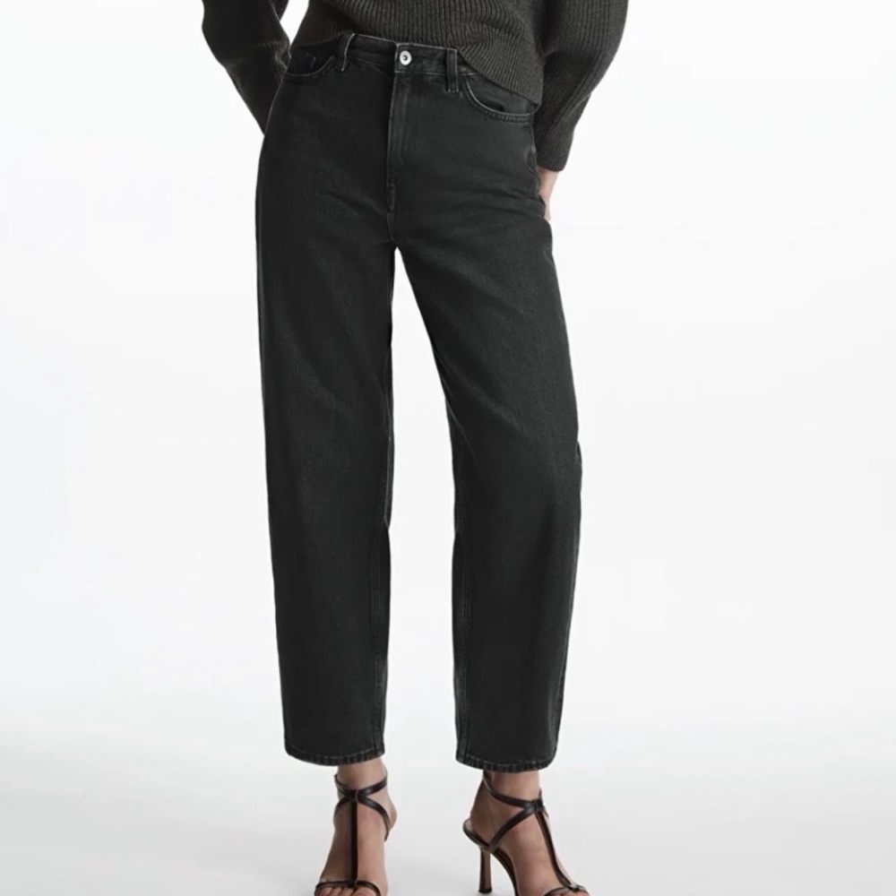 COS | Curved Leg Black High Waist Jeans Ankle / Crop | 25 - 26